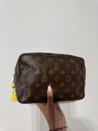 LOUIS VUITTON TROUSSE 23