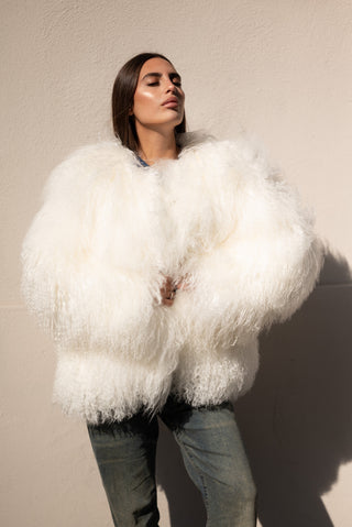 Mongolia modello Elsa collo Chanel