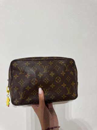 LOUIS VUITTON TROUSSE 23